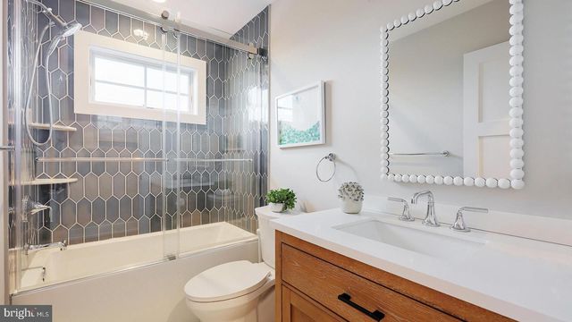 229 3RD ST, Beach Haven, NJ 08008