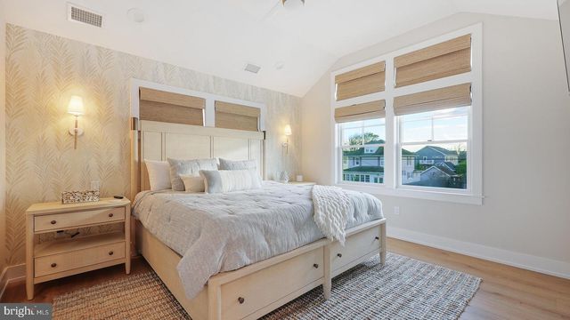 229 3RD ST, Beach Haven, NJ 08008