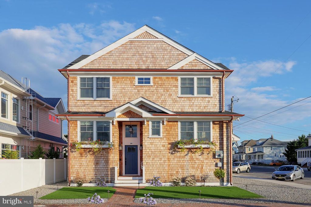 229 3RD ST, Beach Haven, NJ 08008