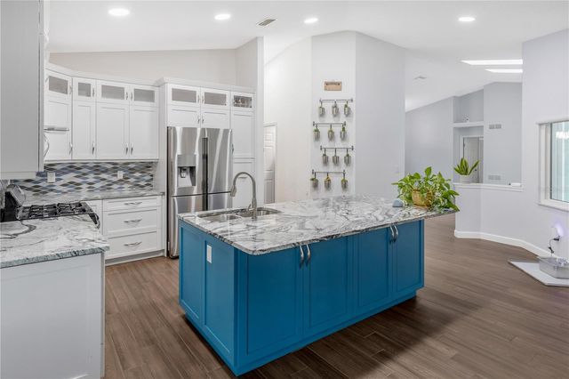 727 HIDDEN LAKE DRIVE, Tarpon Springs, FL 34689