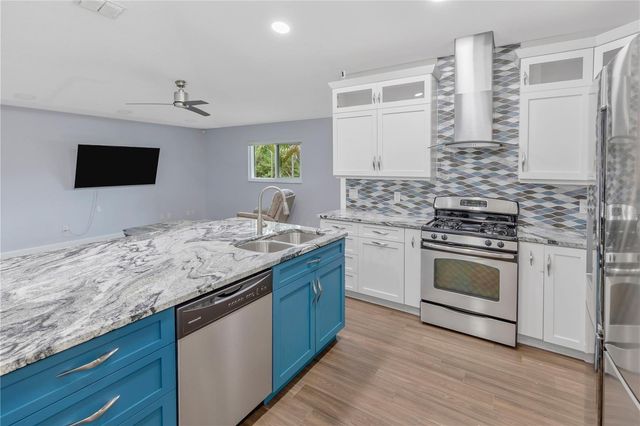 727 HIDDEN LAKE DRIVE, Tarpon Springs, FL 34689