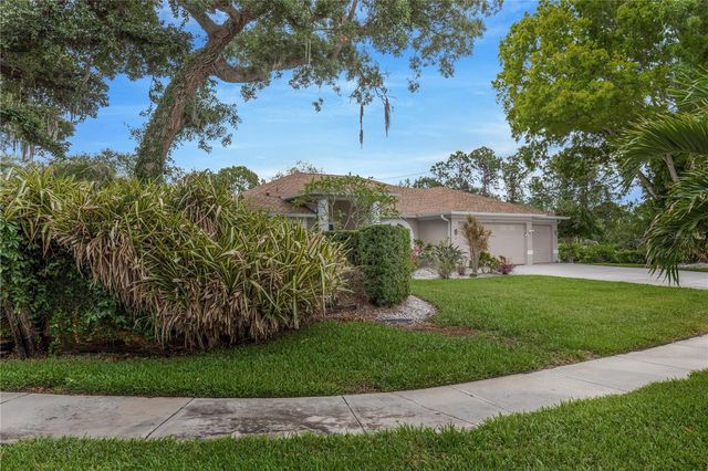 727 HIDDEN LAKE DRIVE, Tarpon Springs, FL 34689