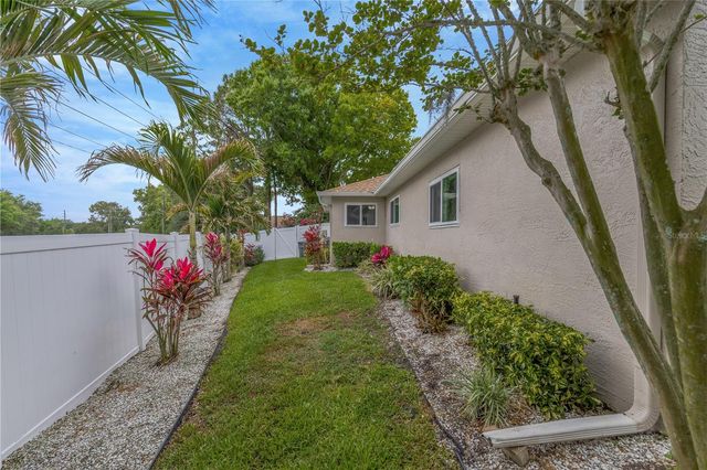 727 HIDDEN LAKE DRIVE, Tarpon Springs, FL 34689