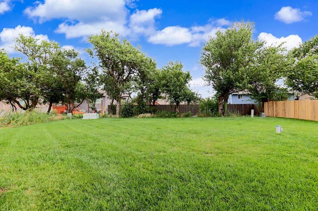 10610 W Graber St, Wichita, KS 67215