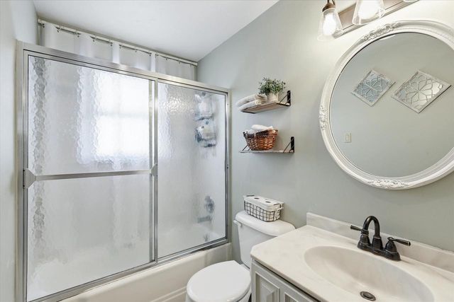 1809 N CHARLOTTE STREET, Appleton, WI 54911