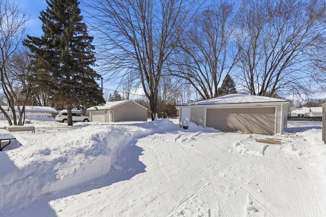 1809 N CHARLOTTE STREET, Appleton, WI 54911