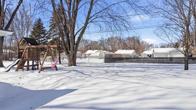 1809 N CHARLOTTE STREET, Appleton, WI 54911