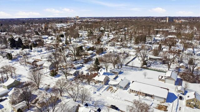 1809 N CHARLOTTE STREET, Appleton, WI 54911