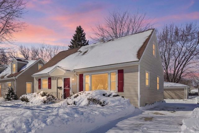 1809 N CHARLOTTE STREET, Appleton, WI 54911