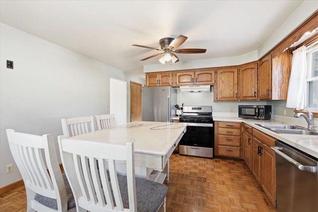 1809 N CHARLOTTE STREET, Appleton, WI 54911