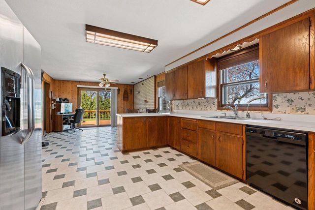 W4964 HWY 10, Menasha, WI 54952