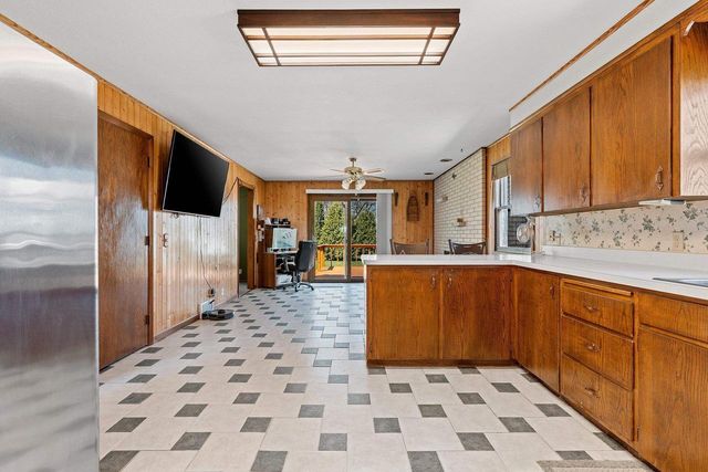 W4964 HWY 10, Menasha, WI 54952