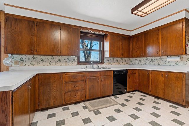 W4964 HWY 10, Menasha, WI 54952