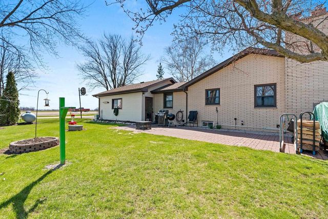 W4964 HWY 10, Menasha, WI 54952