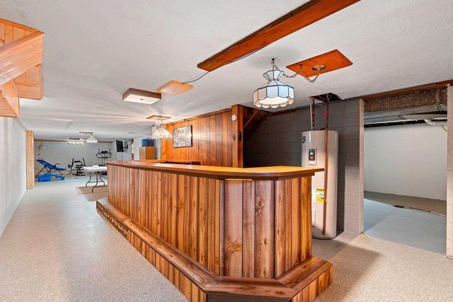 W4964 HWY 10, Menasha, WI 54952