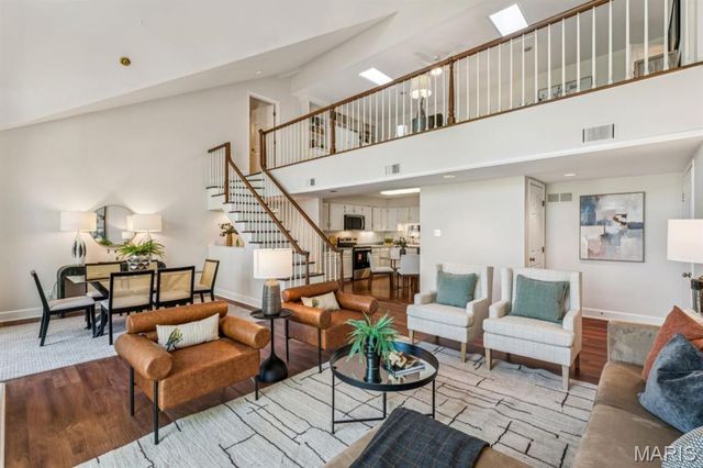 28 Country Club Terrace, Glendale, MO 63122