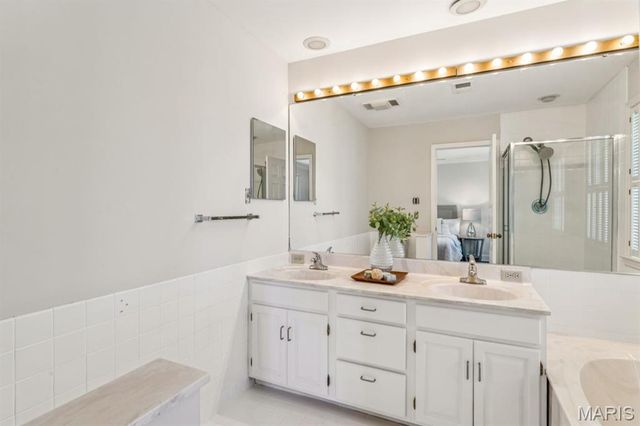 28 Country Club Terrace, Glendale, MO 63122