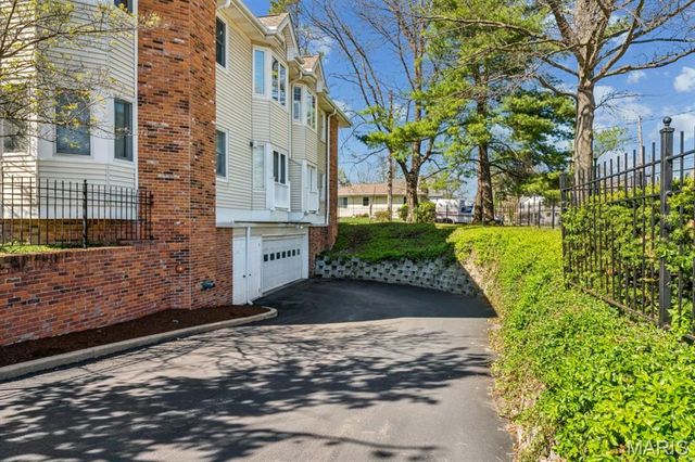 28 Country Club Terrace, Glendale, MO 63122