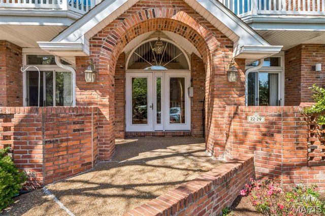 28 Country Club Terrace, Glendale, MO 63122