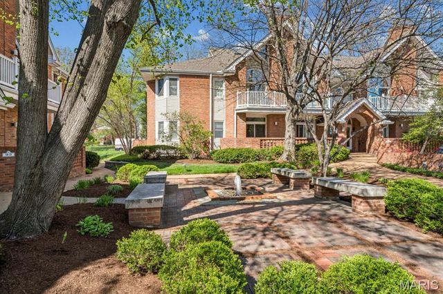 28 Country Club Terrace, Glendale, MO 63122