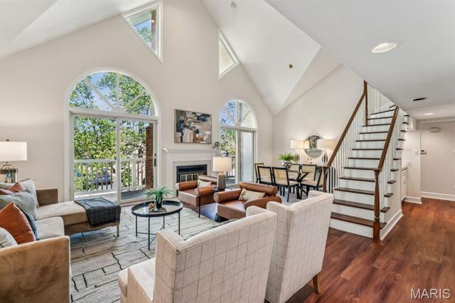 28 Country Club Terrace, Glendale, MO 63122