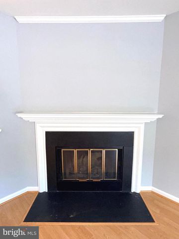 6520 MEDINAH LN, Alexandria, VA 22312