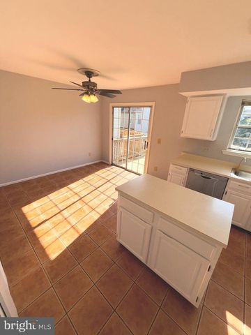 6520 MEDINAH LN, Alexandria, VA 22312