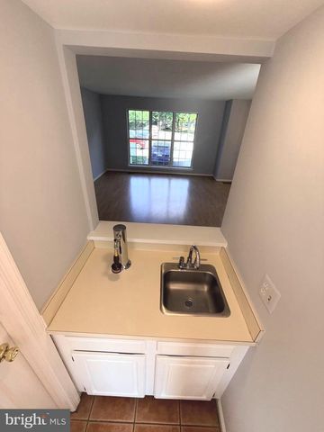 6520 MEDINAH LN, Alexandria, VA 22312