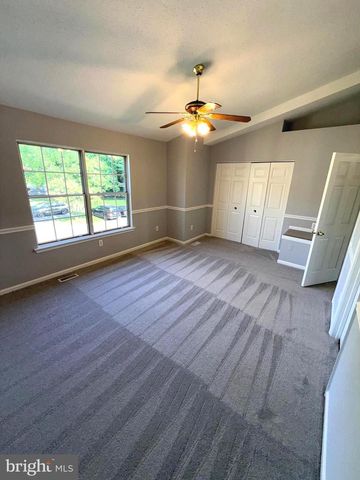 6520 MEDINAH LN, Alexandria, VA 22312