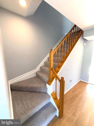 6520 MEDINAH LN, Alexandria, VA 22312