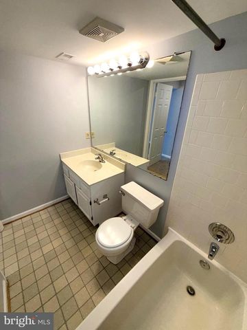 6520 MEDINAH LN, Alexandria, VA 22312