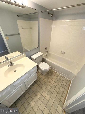 6520 MEDINAH LN, Alexandria, VA 22312