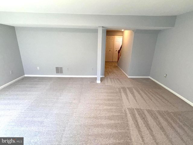 6520 MEDINAH LN, Alexandria, VA 22312