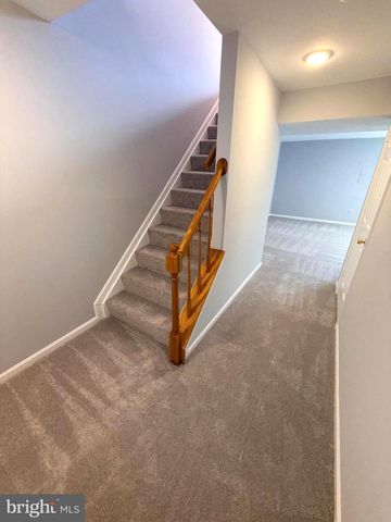 6520 MEDINAH LN, Alexandria, VA 22312