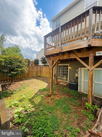 6520 MEDINAH LN, Alexandria, VA 22312