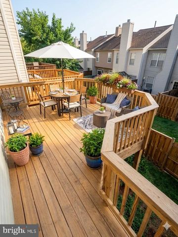 6520 MEDINAH LN, Alexandria, VA 22312