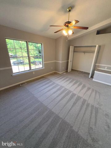 6520 MEDINAH LN, Alexandria, VA 22312