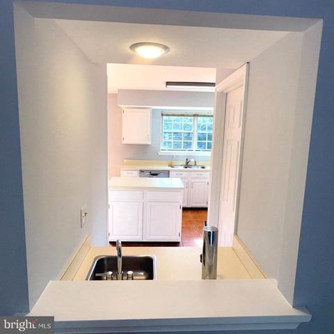 6520 MEDINAH LN, Alexandria, VA 22312