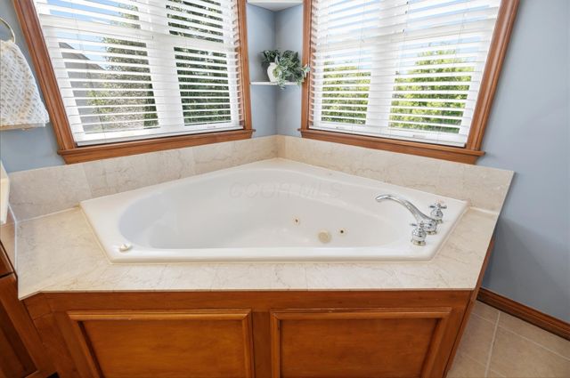 3214 Sunglow Drive, Lewis Center, OH 43035