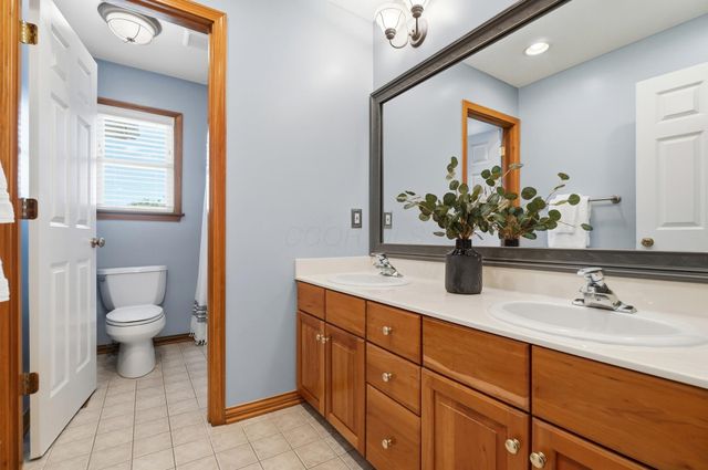 3214 Sunglow Drive, Lewis Center, OH 43035