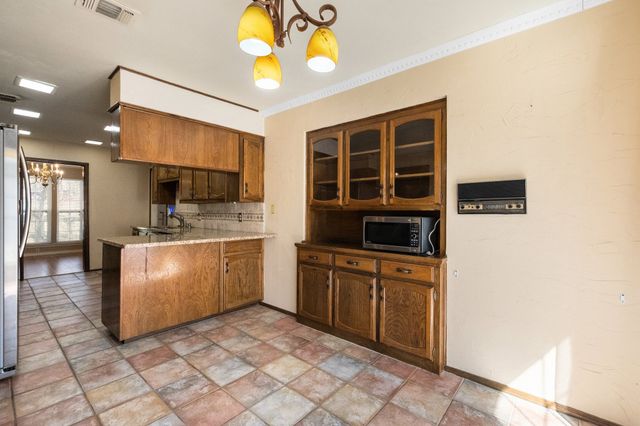 2109 Clearbrook Court, Arlington, TX 76013