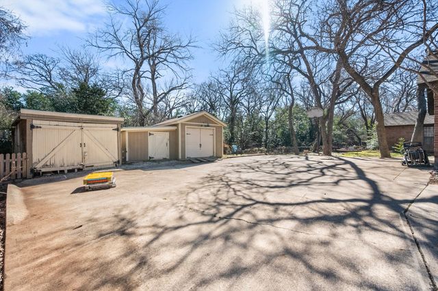 2109 Clearbrook Court, Arlington, TX 76013