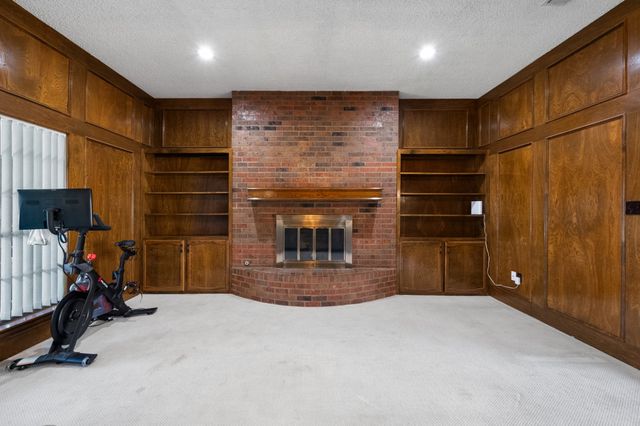 2109 Clearbrook Court, Arlington, TX 76013