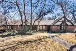 2109 Clearbrook Court, Arlington, TX 76013