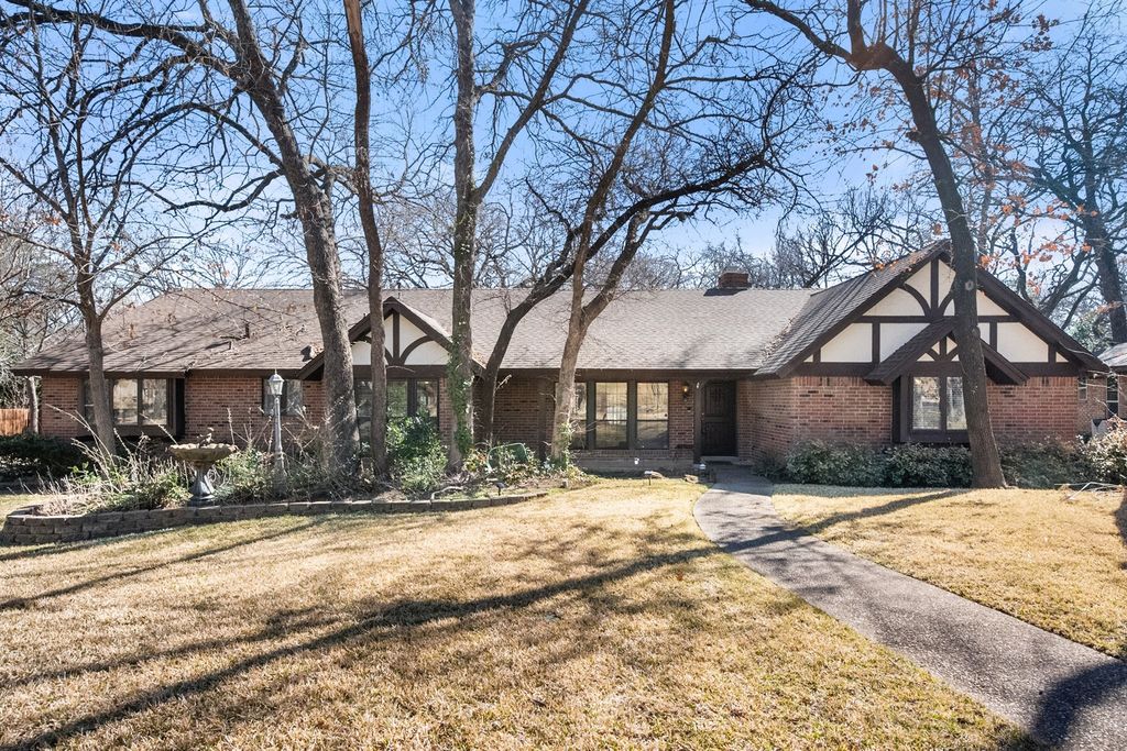 2109 Clearbrook Court, Arlington, TX 76013