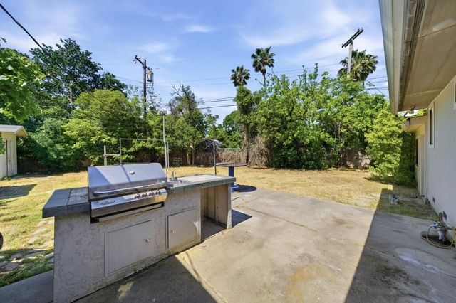 2821 Kino St, Sacramento, CA 95821
