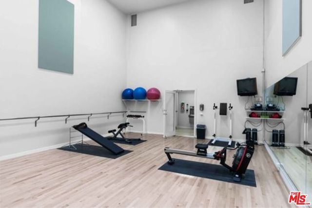 10221 Briarwood Drive, Los Angeles, CA 90077