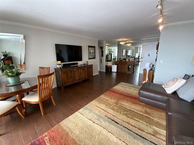27110 Grand Central Parkway 31Y, Floral Park, NY 11005