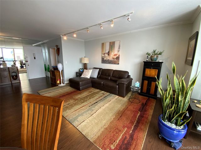 27110 Grand Central Parkway 31Y, Floral Park, NY 11005