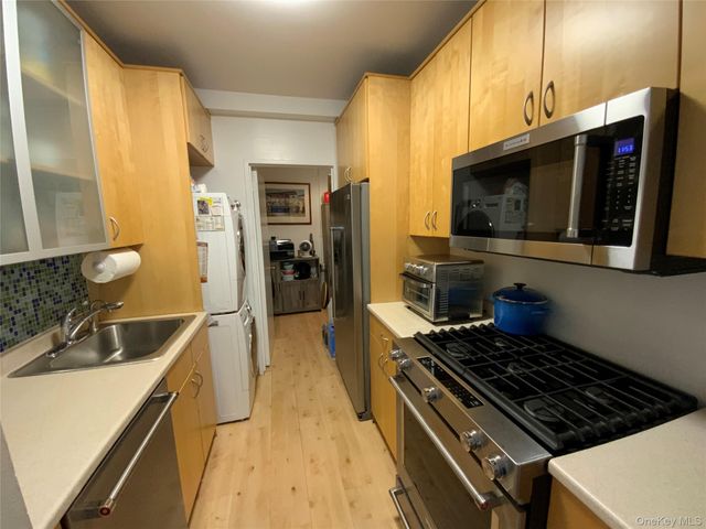 27110 Grand Central Parkway 31Y, Floral Park, NY 11005